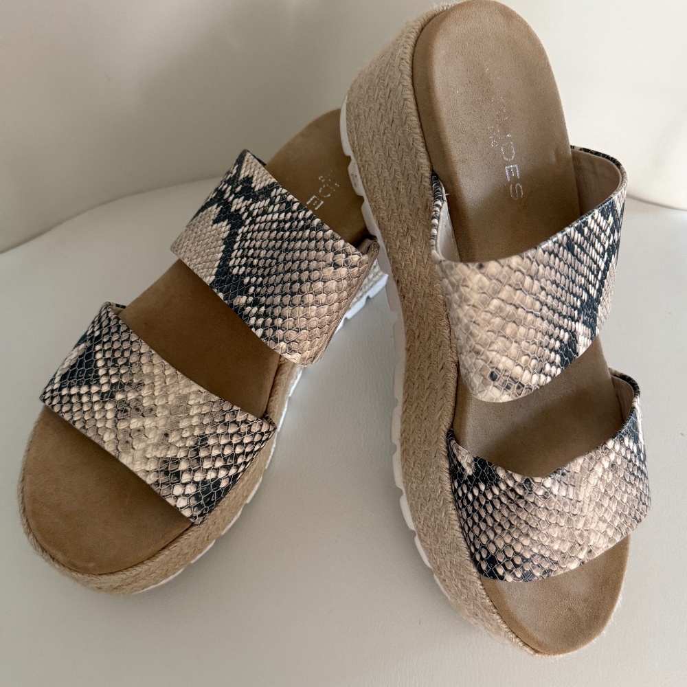 Platform sandals